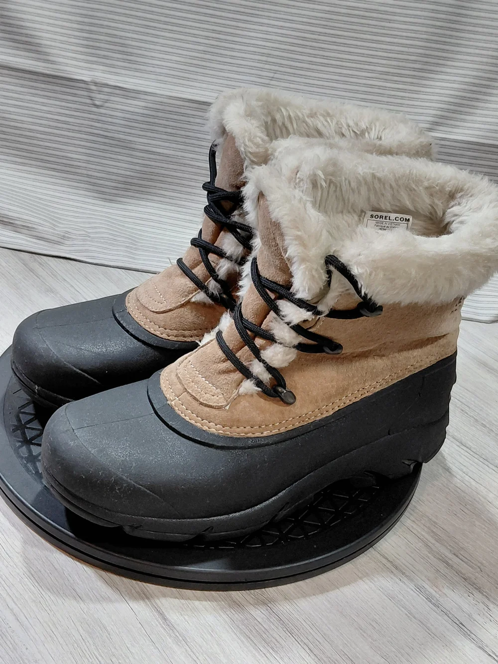 Sorel Women's Snow Angel Tan and Black Waterproof Winter Snow Boots SIZE 8